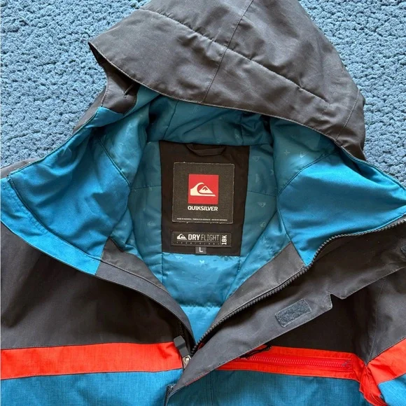 Quiksilver Ski Sniwboard jacket - like new - Picture 3 of 3
